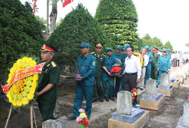 Tìm thêm được 15 hài cốt liệt sĩ ở rẻo cao Hướng Hóa Các hài cốt liệt sĩ được tìm thấy ở huyện rẻo cao Hướng Hóa và đưa về an táng tại Nghĩa trang liệt sĩ huyện Hướng Hóa ngày 27/4.