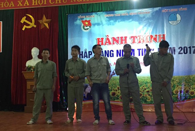 Lạng Sơn: Hành trình “Vì ngày mai tươi sáng” năm 2017 Các học viên tham gia văn nghệ quyết tâm đẩy lùi ma túy. Ảnh: Duy Chiến