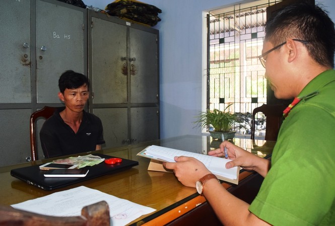 4 lần vào tù, vừa thụ án xong lại đi trộm Quyết từng có 4 tiền án về tội trộm cắp tài sản, mới ra tù vẫn chứng nào tật ấy.