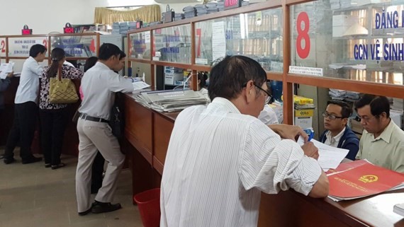 TPHCM sẽ giám sát việc đăng ký thế chấp 'sổ đỏ' TPHCM sẽ giám sát việc đăng ký thế chấp 'sổ đỏ'