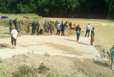 Tìm thấy một cán bộ biên phòng bị lũ cuốn trôi Tìm thấy một cán bộ biên phòng bị lũ cuốn trôi