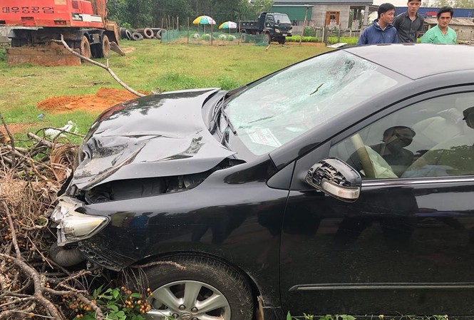 Xe chở Giám đốc Sở Giáo dục gặp nạn, một người tử vong Xe chở Giám đốc Sở Giáo dục gặp nạn, một người tử vong