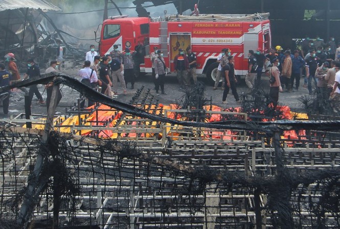 Nổ lớn tại nhà máy pháo hoa, ít nhất 30 người thiệt mạng Hiện trường vụ cháy. Ảnh: AFP