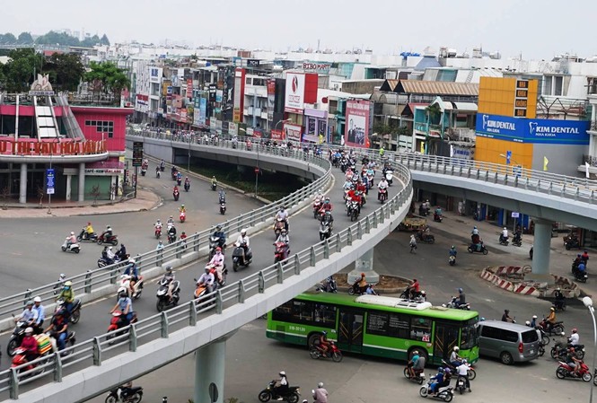 Sài Gòn thông xe toàn bộ cầu vượt 400 tỷ đồng, xóa 'điểm đen' ùn tắc Cây cầu vượt hình chữ Y với tổng mức đầu tư trên 400 tỷ đồng.