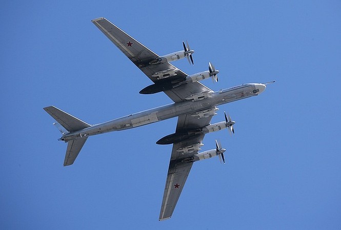 Máy bay ném bom Nga bất ngờ tiến gần tàu sân bay Mỹ Máy bay ném bom TU-95MS của Nga. Ảnh: Tass