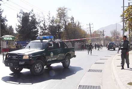 Afghanistan: Đài truyền hình ngừng phát sóng vì bị tấn công bằng rocket Cảnh sát có mặt tại hiện trường vụ tấn công. Ảnh: Twitter/RT