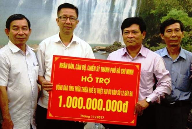 TPHCM hỗ trợ TT-Huế khắc phục hậu quả lũ lụt Đoàn công tác TPHCM trao hỗ trợ cho tỉnh TT-Huế khắc phục hậu quả lũ lụt.
