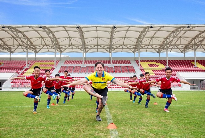 Ryan Giggs – cựu đội trưởng huyền thoại của MU làm Giám đốc Bóng đá PVF U15 PVF có sự hướng dẫn sát sao của Chris Cook - HLV khoa học thể thao.