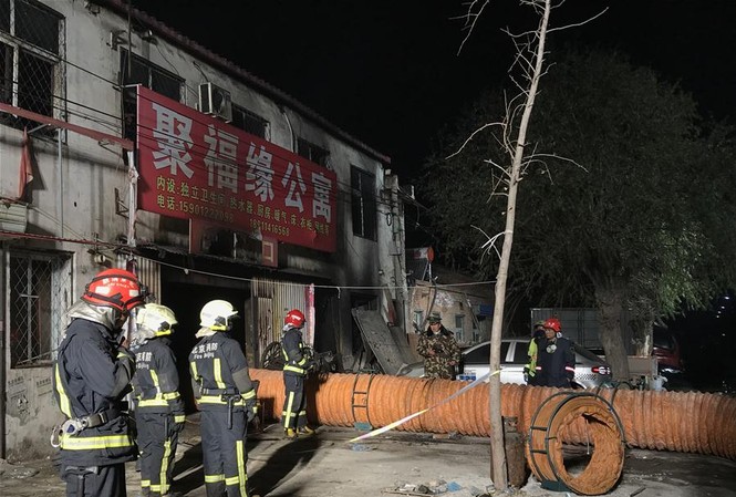 Hỏa hoạn kinh hoàng ở Bắc Kinh, 19 người thiệt mạng Hiện trường vụ cháy khiến 27 người thương vong ở Bắc Kinh. Ảnh: Tân Hoa Xã