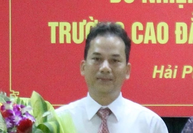 Hiệu phó trường cao đẳng cầm đầu đường dây làm bằng giả Hiệu phó trường cao đẳng cầm đầu đường dây làm bằng giả