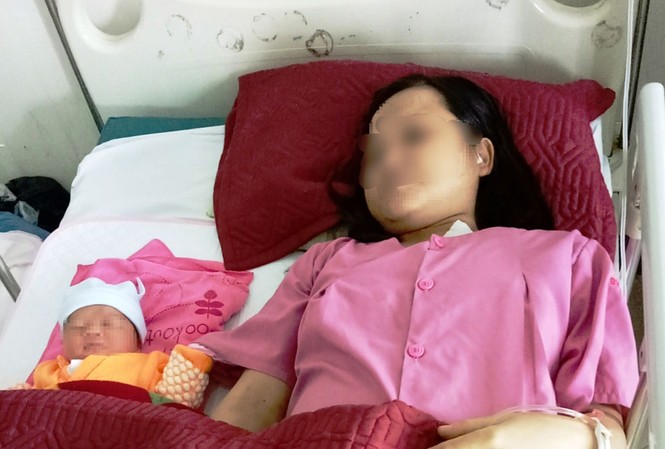 Truyền 2 lít máu cứu sản phụ nguy kịch sau sinh Sản phụ được cứu sống sau khi mất máu nặng, đờ tử cung, rất nguy hiểm đến tính mạng.
