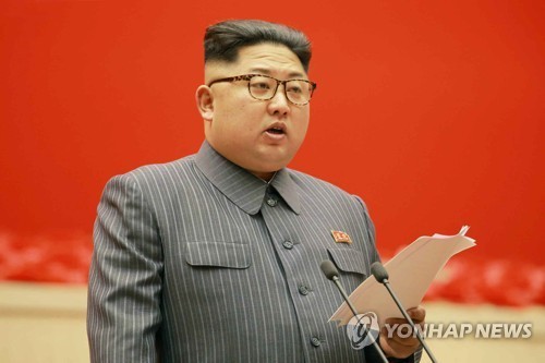 Ông Kim Jong-un: ‘Triều Tiên có thể tạo ra mối đe dọa đáng kể với Mỹ’ Chủ tịch Kim Jong-un phát biểu trong hội nghị ngày 21/12. Ảnh: Yonhap