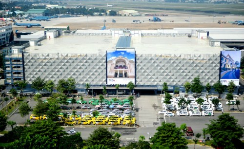 TPHCM không đồng ý xây bãi đậu xe cao tầng ở trung tâm Bãi xe thông minh 5 tầng với tổng vốn đầu tư 550 tỷ đồng vừa được đưa vào sử dụng ở sân bay Tân Sơn Nhất hồi tháng 11 năm ngoái. Ảnh: Quỳnh Trần.