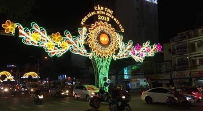 Sở Thông tin lên tiếng vụ Facebooker đăng ảnh cổng chào cùng quần lót Đường đèn nghệ thuật thành phố Cần Thơ