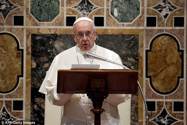 Giáo hoàng Francis quan tâm đặc biệt đến vấn đề Triều Tiên Giáo hoàng Francis có bài phát biểu thường niên trước hơn 180 đại sứ hôm 8/1. Ảnh: AFP
