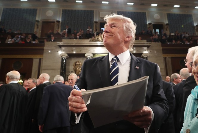 Tổng thống Trump mời thợ hàn, lính cứu hỏa đến nghe Thông điệp Liên bang Tổng thống Mỹ Donald Trump chuẩn bị phát biểu trước Quốc hội hồi năm 2017. Ảnh: Getty