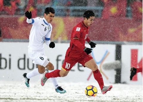 Bộ trưởng yêu cầu dừng khai thác đời tư thành viên U23 Việt Nam Hình ảnh các cầu thủ U23 Việt Nam thi đấu kiên cường đã tạo ra một niềm tin và sự phấn khích với người dân cả nước nhưng việc khai thác quá đà cũng sẽ gây ảnh hướng lớn tới tương lai của các cầu thủ trẻ. (Ảnh minh họa)