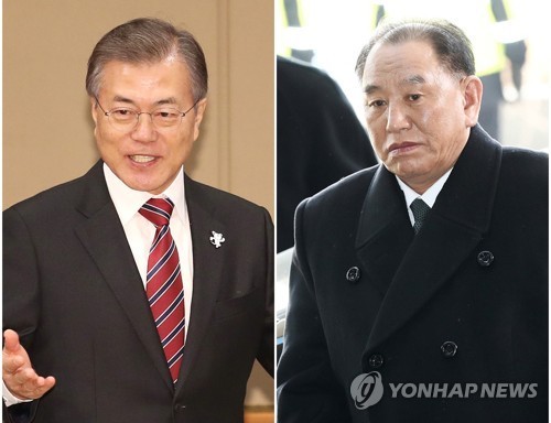 Quan chức cấp cao Hàn Quốc hội đàm với phái đoàn Triều Tiên ở Seoul Tổng thống Hàn Quốc Moon Jae-in (trái) và Phó Chủ tịch Ủy ban Trung ương đảng Lao động Triều Tiên Kim Yong-chol (phải).