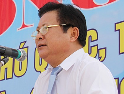 Kỷ luật Chủ tịch UBND huyện đảo Phú Quốc Chủ tịch UBND huyện Phú Quốc – ông Đinh Khoa Toàn