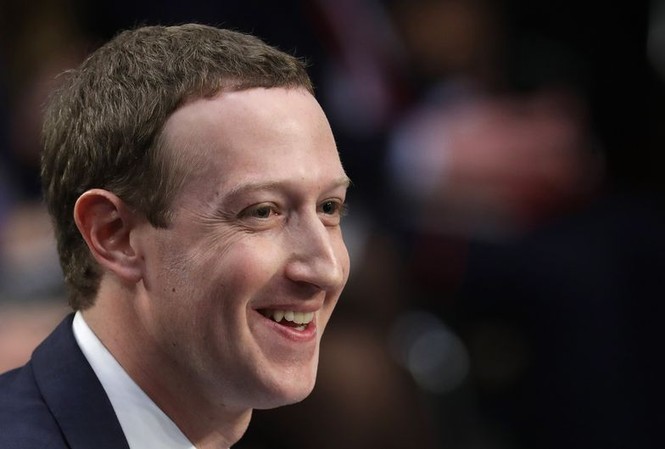Mark Zuckerberg bị điều trần, cổ phiếu Facebook vẫn tăng chóng mặt Mark Zuckerberg trong phiên điều trần ngày 10/4. Ảnh: Getty