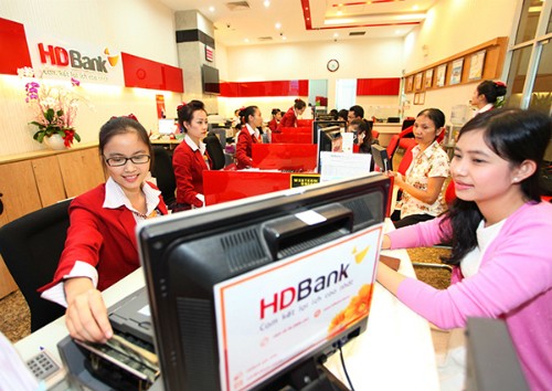 HDBank sẽ nhận sáp nhập PGBank Giao dịch tại chi nhánh HDBank. Ảnh: PV.