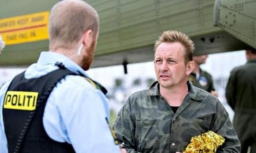 Kẻ phân xác nữ nhà báo trên tàu ngầm lãnh án chung thân Peter Madsen bị cảnh sát bắt ngày 11/8/2017. Ảnh: AFP.