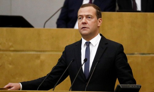 Ông Dmitry Medvedev tiếp tục làm Thủ tướng Nga Thủ tướng Nga Dmitry Medvedev phát biểu trước hạ viện hôm 8/5. Ảnh: Reuters