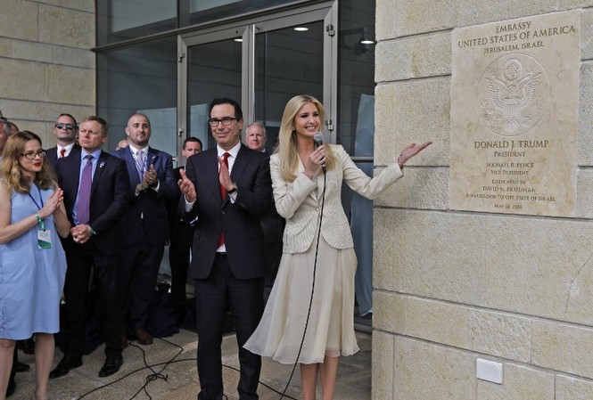 Thủ tướng Israel gọi ngày khánh thành ĐSQ Mỹ là ‘ngày hòa bình' Con gái Tổng thống Mỹ - bà Ivanka Trump tham dự lễ khánh thánh đại sứ quán Mỹ tại Jerusalem. Ảnh: AFP