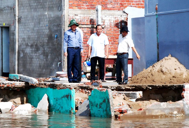 Cà Mau: Sạt lở đất nghiêm trọng tại thị trấn Năm Căn Cà Mau: Sạt lở đất nghiêm trọng tại thị trấn Năm Căn