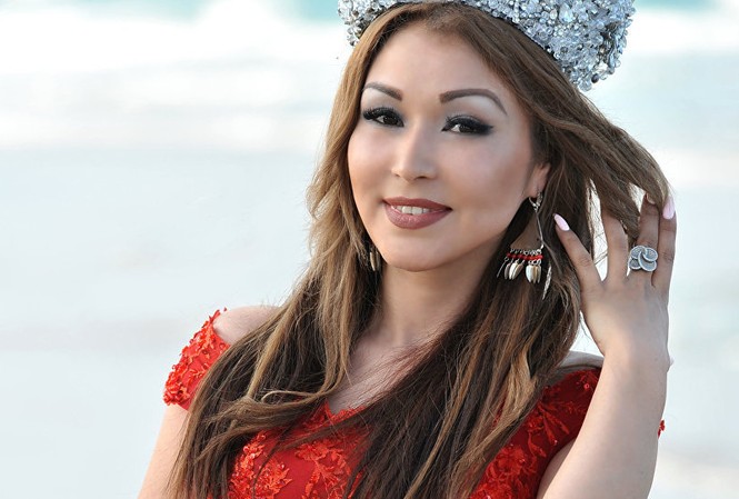 Xe đâm trúng tường nghĩa trang, hoa hậu Kyrgyzstan tử vong thương tâm Saniya Shakirova. Ảnh: Sputnik
