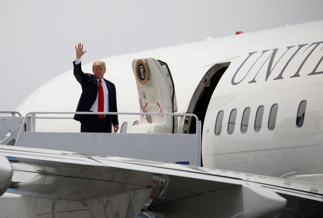 Báo Singapore dự đoán nơi chuyên cơ chở ông Trump hạ cánh Tổng thống Mỹ Donald Trump. Ảnh: Reuters