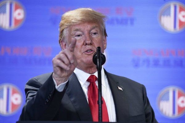 Tổng thống Trump úp mở về việc dừng tập trận với Hàn Quốc Tổng thống Trump trả lời phóng viên trong buổi họp báo. Ảnh: AFP.