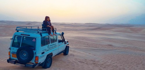 Cô gái Việt như sống trong ảo ảnh giữa sa mạc Sahara Cô gái Việt như sống trong ảo ảnh giữa sa mạc Sahara