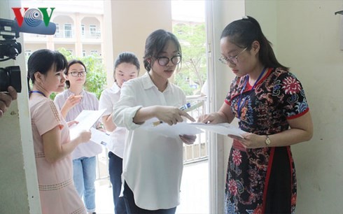 GS Toán không giải đề thi THPT Quốc gia nhanh bằng học sinh: Không lạ! Giám thị gọi thí sinh vào phòng thi