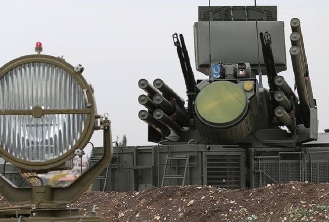 Nga bắn rơi hàng loạt thiết bị bay không người lái tại Syria Hệ thống phòng không tại căn cứ Hmeymim. Ảnh: Bộ Quốc phòng Nga