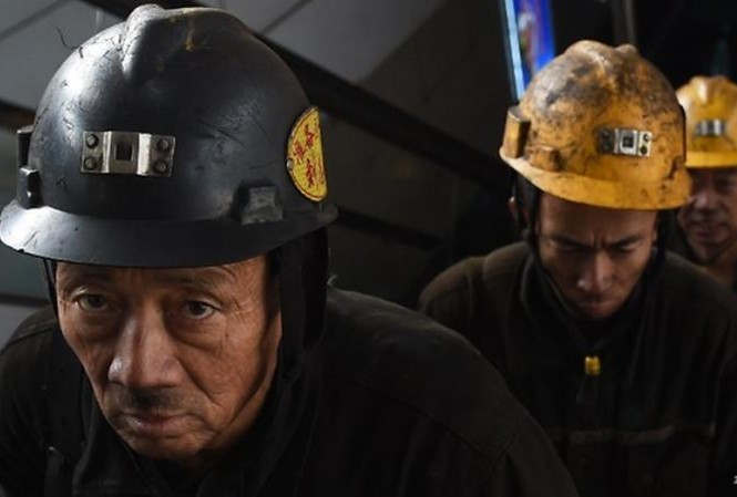 Nổ mỏ than ở Trung Quốc, 13 người chết và mất tích Công nhân mỏ than Trung Quốc. Ảnh: AFP
