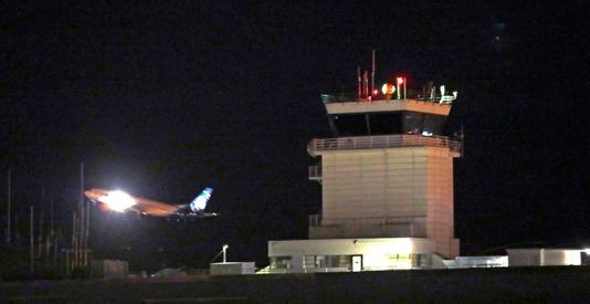 Tiết lộ rúng động: Kẻ cướp máy bay Mỹ mơ thành quân nhân Đài không lưuu sân bay Sea-Tac. Ảnh: AP