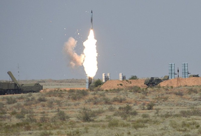 Chuyên gia Nga: F-22 Mỹ 'không có cửa' khi đối đầu S-300 ở Syria Hệ thống phòng không S-300 khai hoả. Ảnh: Sputnik