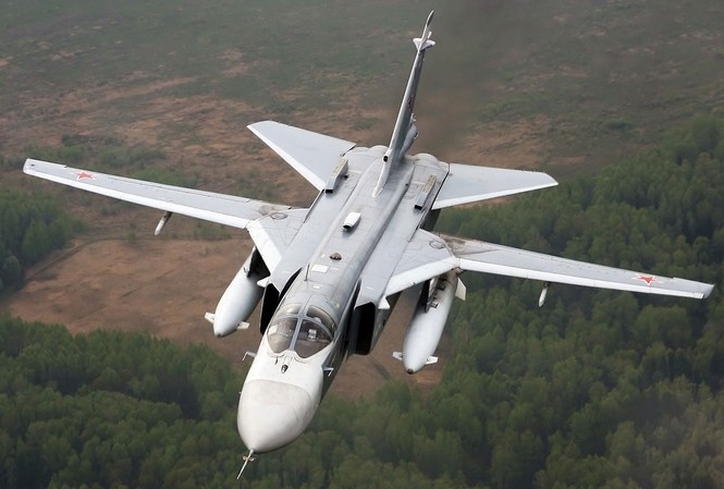 10 máy bay Su-24 đồng loạt tấn công ‘tổng hành dinh kẻ thù’ Máy bay Su-24 Nga. Ảnh: Al Masdar News