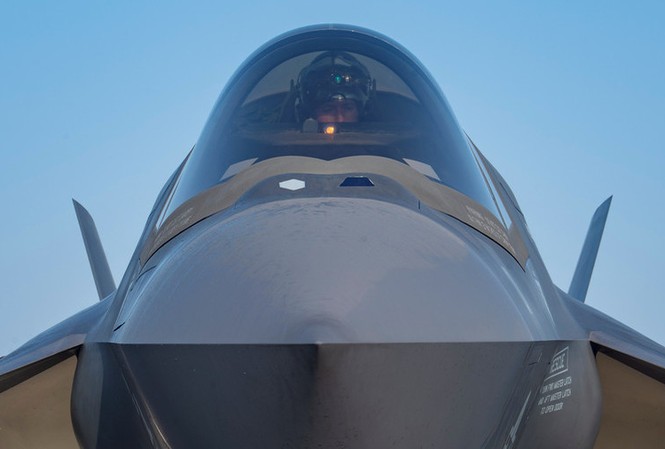Mỹ bất ngờ đình bay toàn bộ phi đội F-35 để kiểm tra Máy bay F-35. Ảnh: Reuters