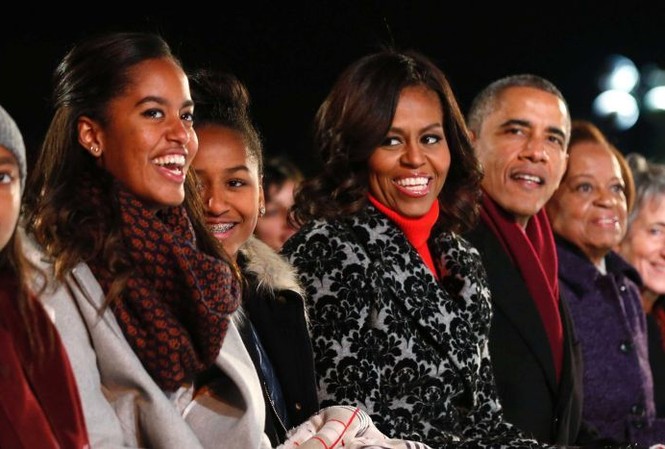 Phu nhân ông Obama tiết lộ nỗi đau sảy thai, chuyện thụ tinh nhân tạo Hai người con gái của vợ chồng cựu Tổng thống Obama đều chào đời bằng phương pháp thụ tinh trong ống nghiệm. Ảnh: Reuters