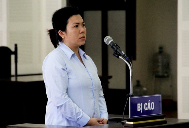 Giết chủ quán vì 'mua 1 cái bánh xèo mà không bán' Bị cáo Nguyễn Huỳnh Trúc Yên tại tòa
