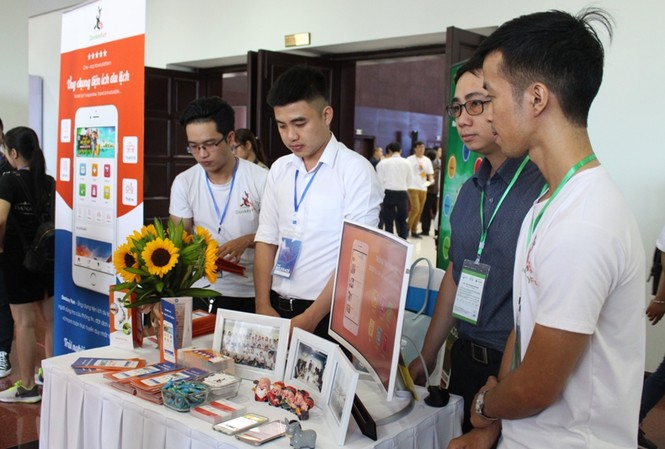 Khai mạc Hội nghị và Triển lãm khởi nghiệp Đà Nẵng SURF 2018 ội nghị và Triển lãm khởi nghiệp quốc tế Đà Nẵng lần 3 - SURF 2018 thu hút hơn 2000 lượt khách tham dự. Ảnh: Giang Thanh