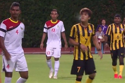 BẢN TIN Thể thao 19H: HLV Malaysia tính đuổi học trò về nước Mohd Nazmi đã để lại hình ảnh đáng thất vọng ở trận ra quân.