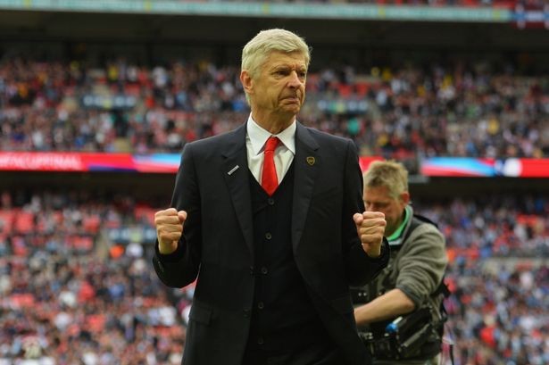 Arsenal vô địch FA Cup, Wenger bỏ tiền đãi học trò Wenger vui mừng với chiến thắng của Arsenal.