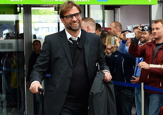 Jurgen Klopp tới Anh, Premier League náo loạn Jurgen Klopp bất ngờ đến Anh.