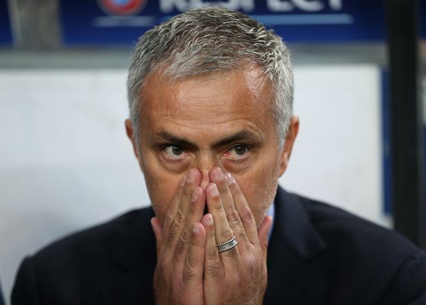 BẢN TIN Thể thao: Mourinho bị phạt 'thủng túi' vì vạ miệng HLV Jose Mourinho bị FA phạt nặng.