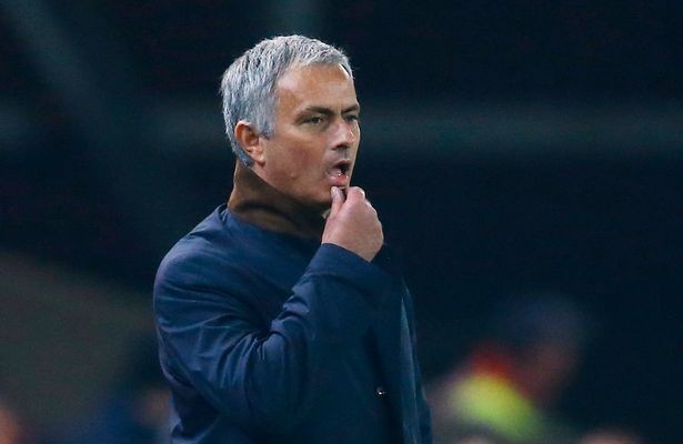 Bị Chelsea sa thải, Mourinho sẽ bỏ túi bao nhiêu? Mourinho không ngán bị sa thải.