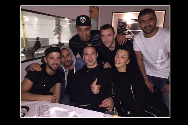BẢN TIN Thể thao: Sao AS Roma bị bắt oan vì nghi khủng bố Radja Nainggolan vừa dính líu vào một tình huống dở khóc dở cười.