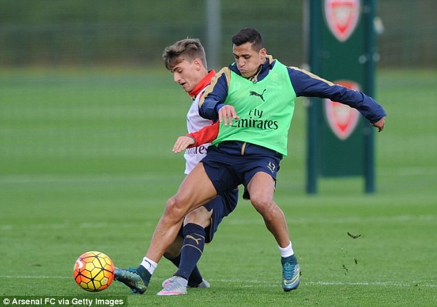 Khủng hoảng chấn thương, Wenger dùng sao 16 tuổi Vlad Dragomir trong buổi tập cùng đội 1 Arsenal.